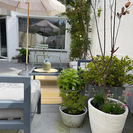 Poppies , Free Parking 4* Ostende