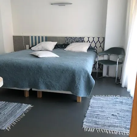 Poppies , Free Parking 3*