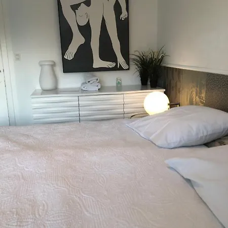 Poppies , Free Parking 3*