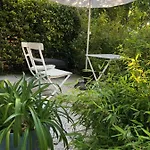 Poppies , Free Parking Pensionat 4*