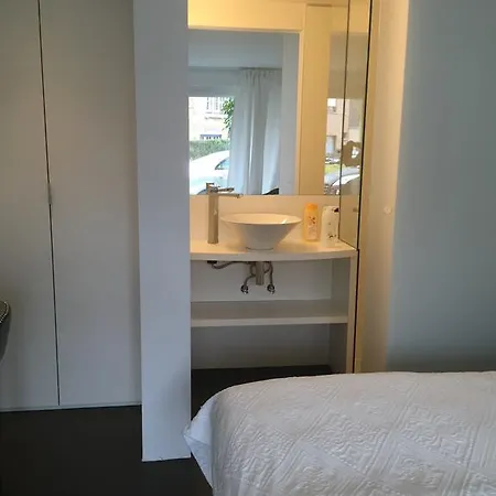 Poppies , Free Parking Гостевой дом Остенде