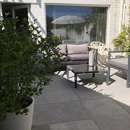 Poppies , Free Parking 4* Oostende