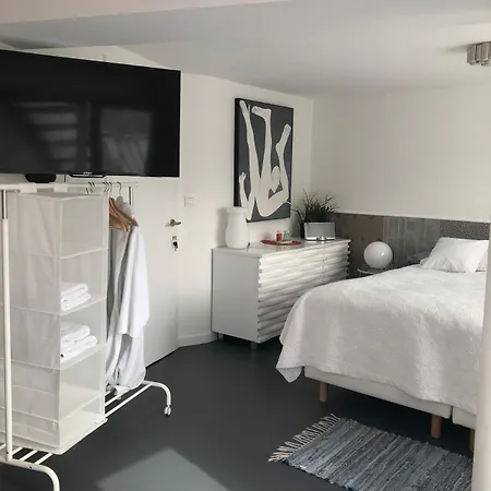 Гостевой дом Poppies , Free Parking