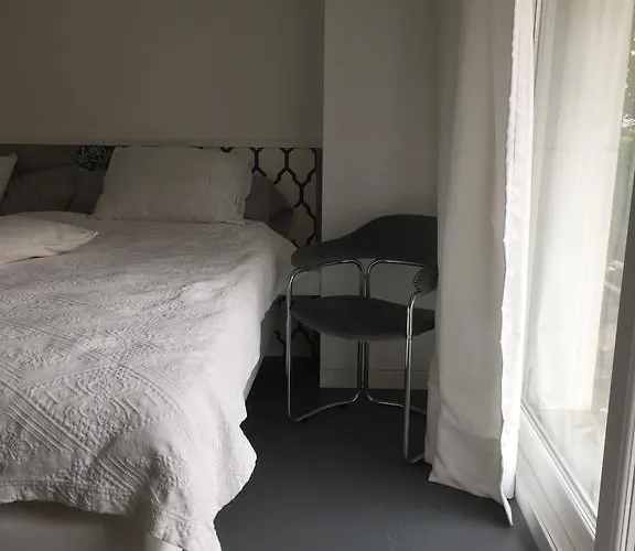 Poppies , Free Parking オステンド