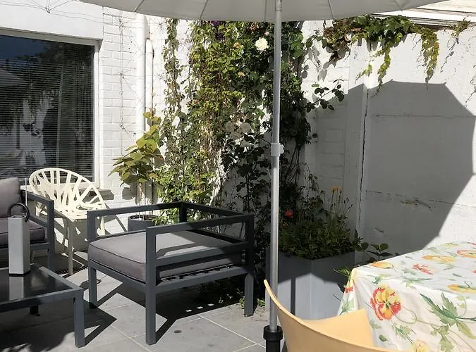 Poppies , Free Parking ゲストハウス