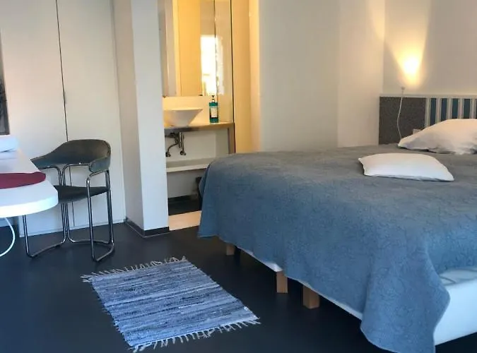 Poppies , Free Parking オステンド