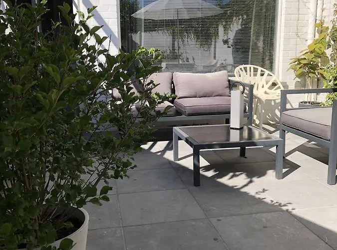 Poppies , Free Parking 4* Ostend