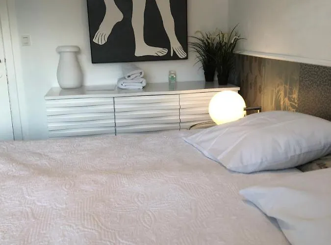 Poppies , Free Parking 4*